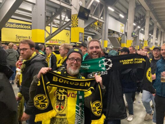 Glückliche Gesichter bei den Borosen nach Borussia Dortmunds 8:1 Sieg in der Champions League gegen Celtic FC