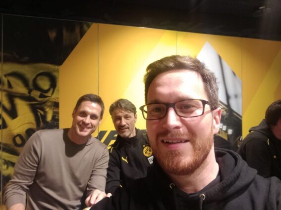 Sebastian Kehl und Nico Kovac - begeistert von Fabis Borosen Hoodie