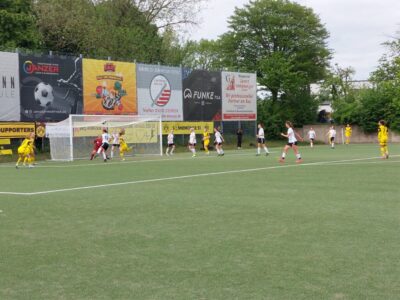Bvb frauen gegen werther (2)