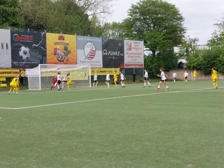 Bvb frauen gegen werther (2)