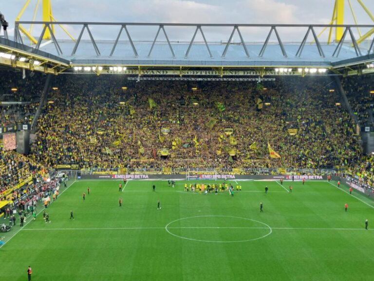 Feier vor der Südtribüne