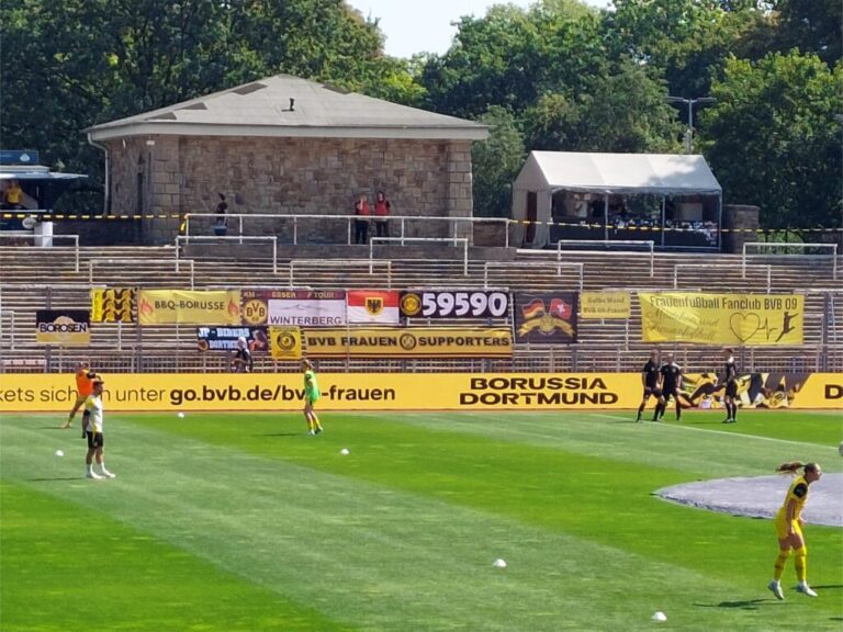 Saisoneröffnung 2526 borosen banner in der roten erde