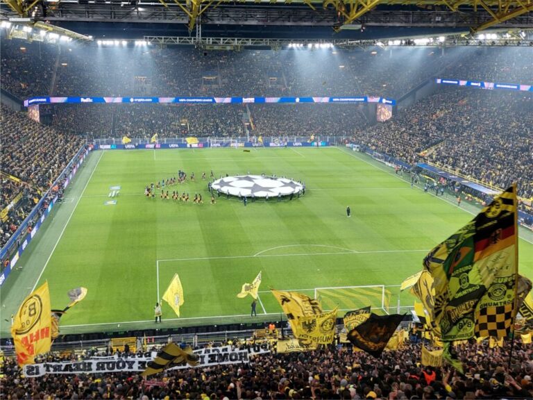 BVB Villareal Einlauf der Mannschaften