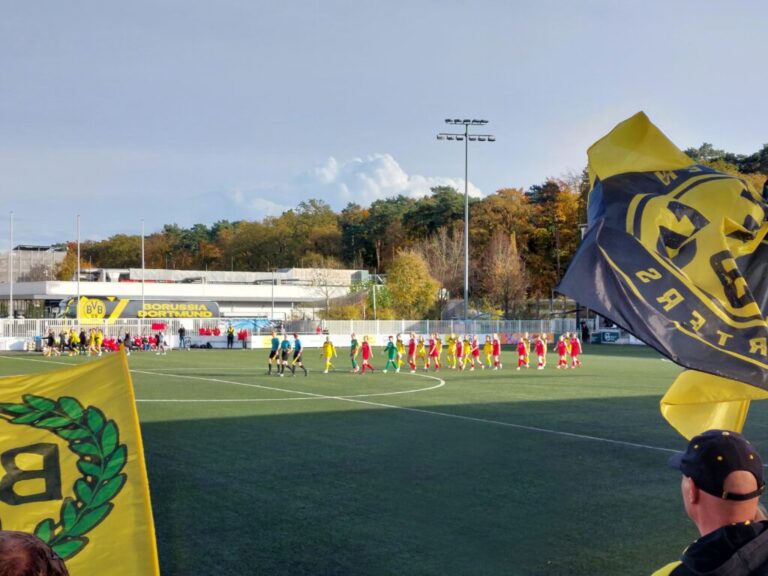 Fsv gütersloh bvb einlauf der teams