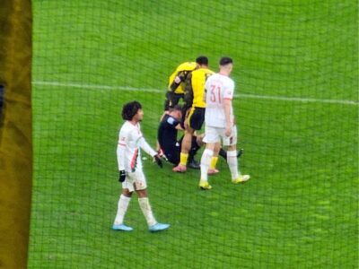 BVB Augsburg Schiedsrichter am Boden