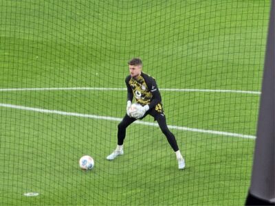 BVB Bayern Meyer beim Warmmachen