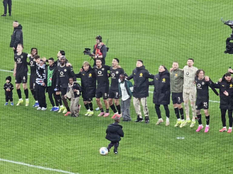 BVB HSV Feiern vor der Südtribüne