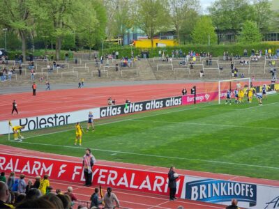 BVB Frauen Arminia Bielefeld Eckball zum Tor