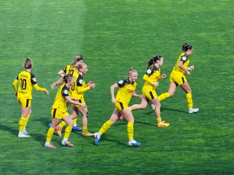 BVB Frauen Arminia Bielefeld Torjubel