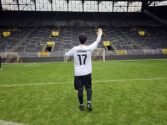 BVB Kleinfeldturnier Jugend Siegerpose vor der Südtribüne