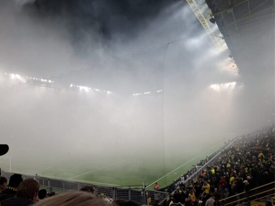 DFB Pokal BVB Bremen Pyronebel